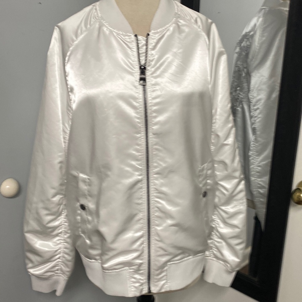 GUESS LOS ANGELES WHITE SATIN EMBROIDERED SKULL AND ROSES POM FULL ZIP JACKET